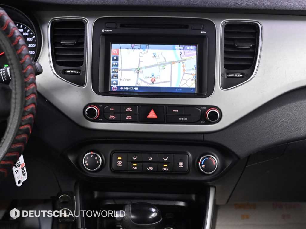 KIA Carens - Vista 10