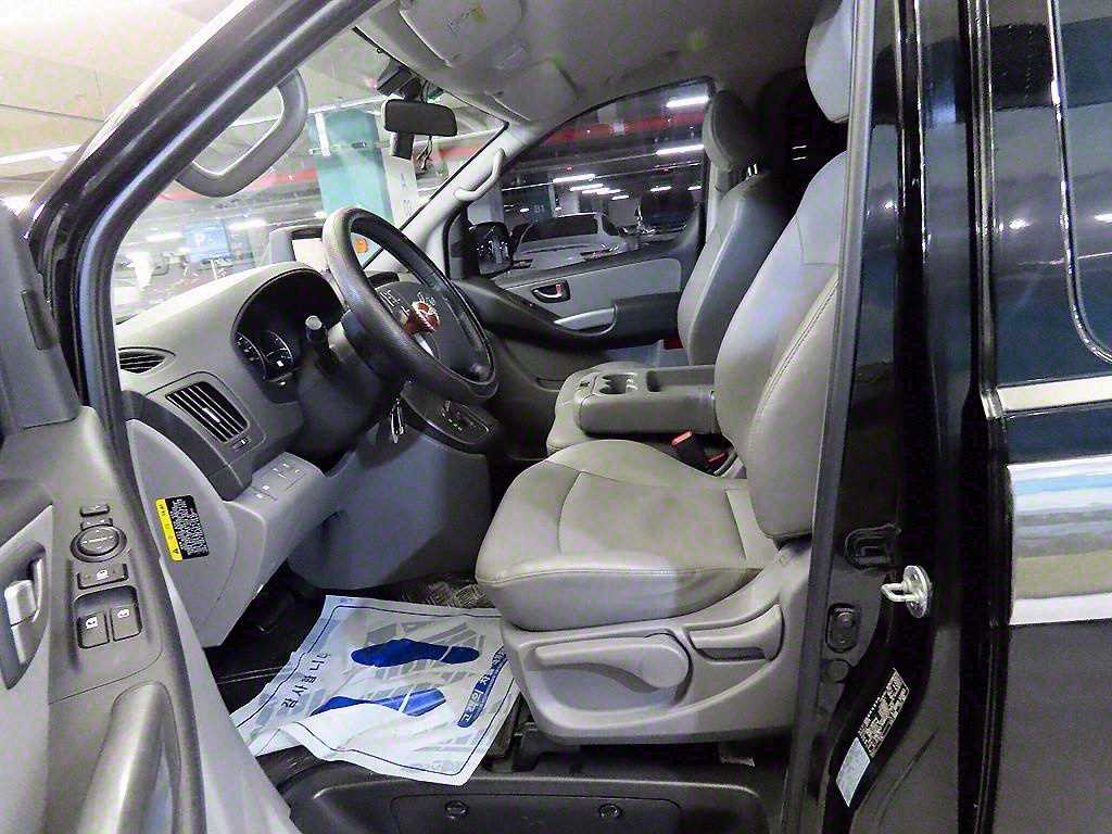 HYUNDAI Starex - Vista 6