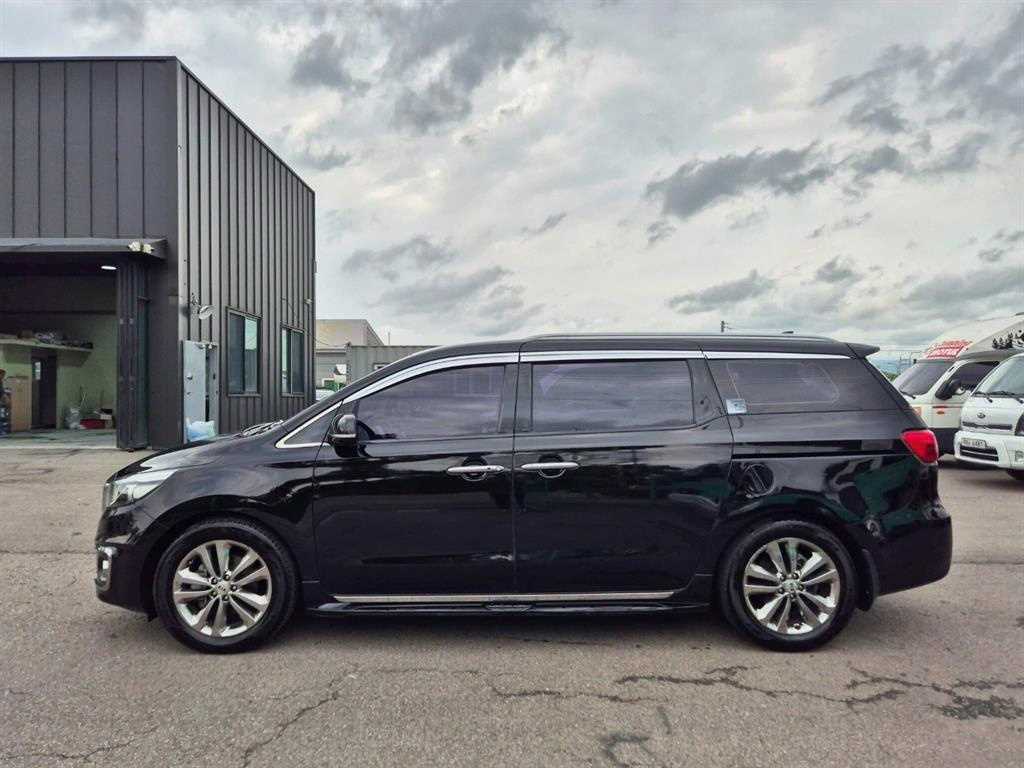 KIA Carnival - Vista 4