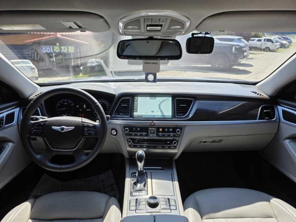 HYUNDAI Genesis - Vista 10