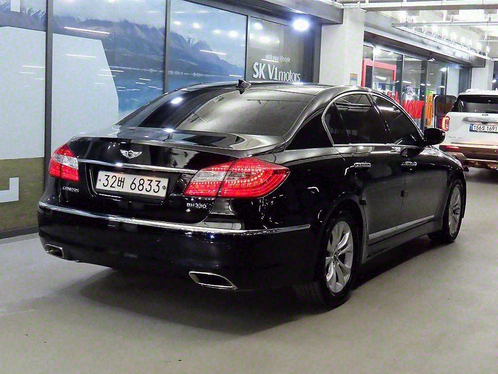 HYUNDAI Genesis - Vista 4