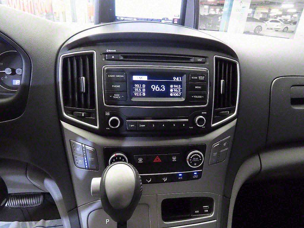 HYUNDAI Starex - Vista 11