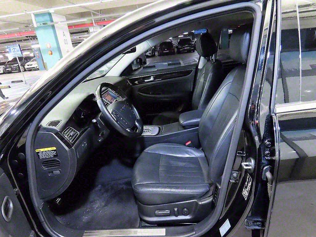 HYUNDAI Genesis - Vista 6