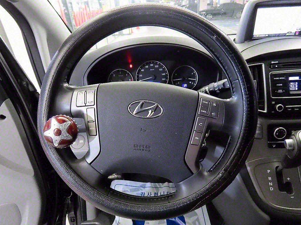 HYUNDAI Starex - Vista 8