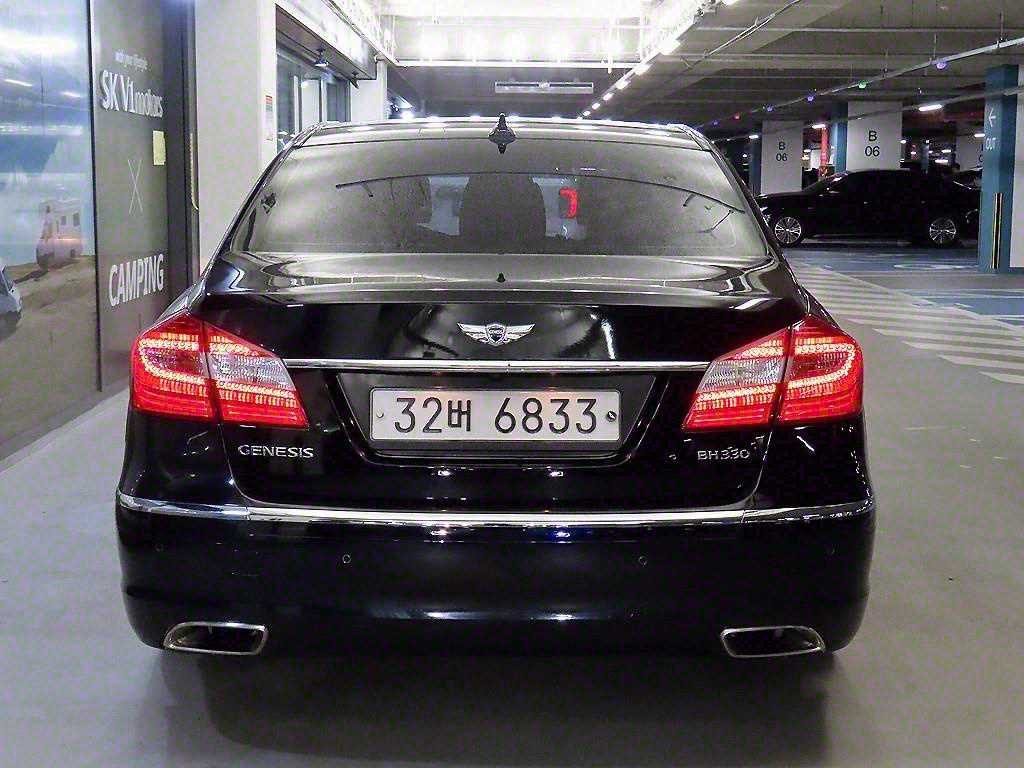 HYUNDAI Genesis - Vista 5