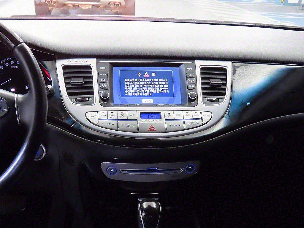 HYUNDAI Genesis - Vista 11