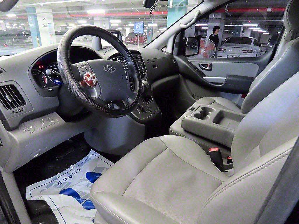 HYUNDAI Starex - Vista 10