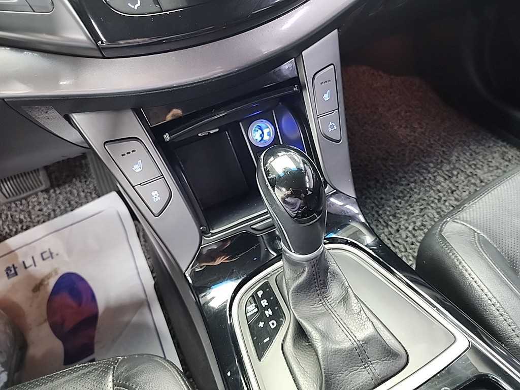 HYUNDAI i40 - Vista 8