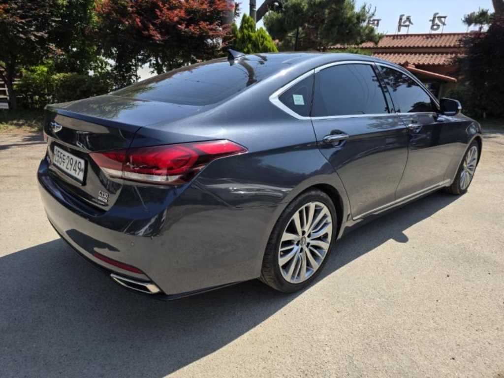 HYUNDAI Genesis - Vista 6