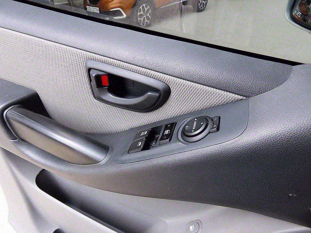 HYUNDAI Starex - Vista 10