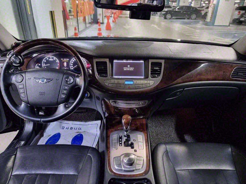 HYUNDAI Genesis - Vista 10