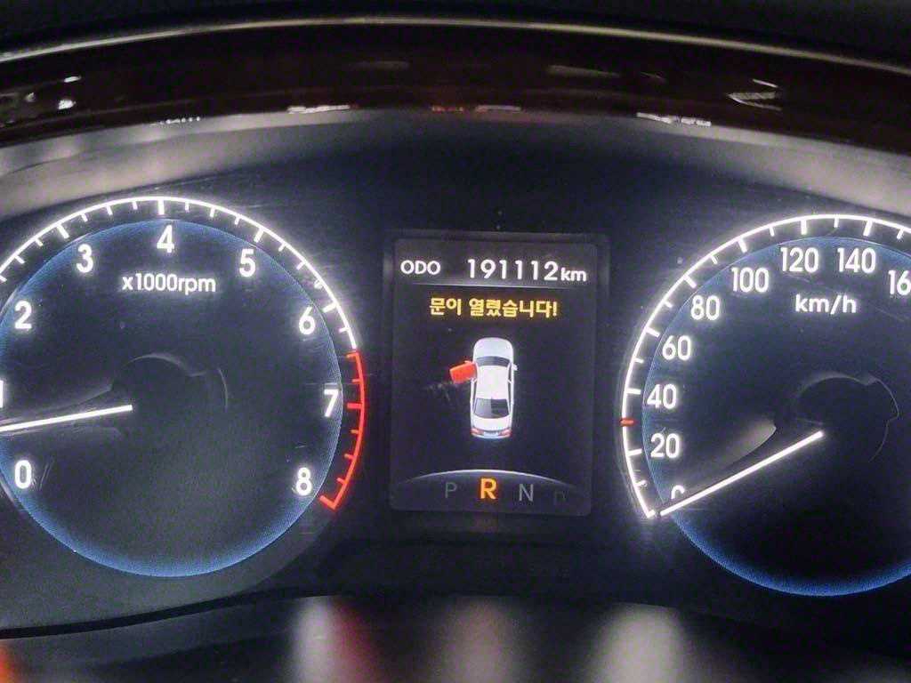 HYUNDAI Genesis - Vista 9