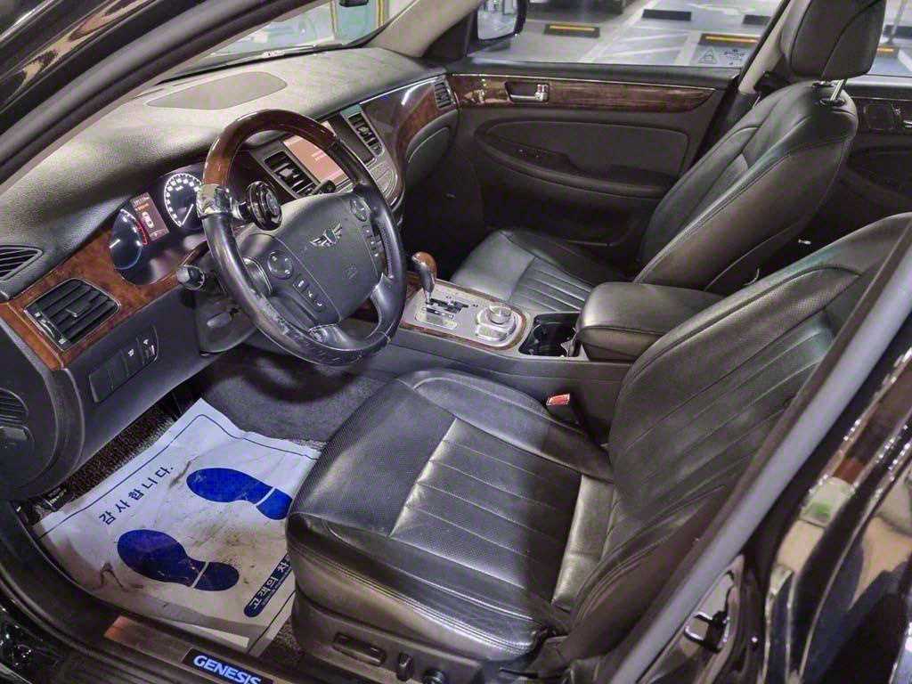 HYUNDAI Genesis - Vista 6