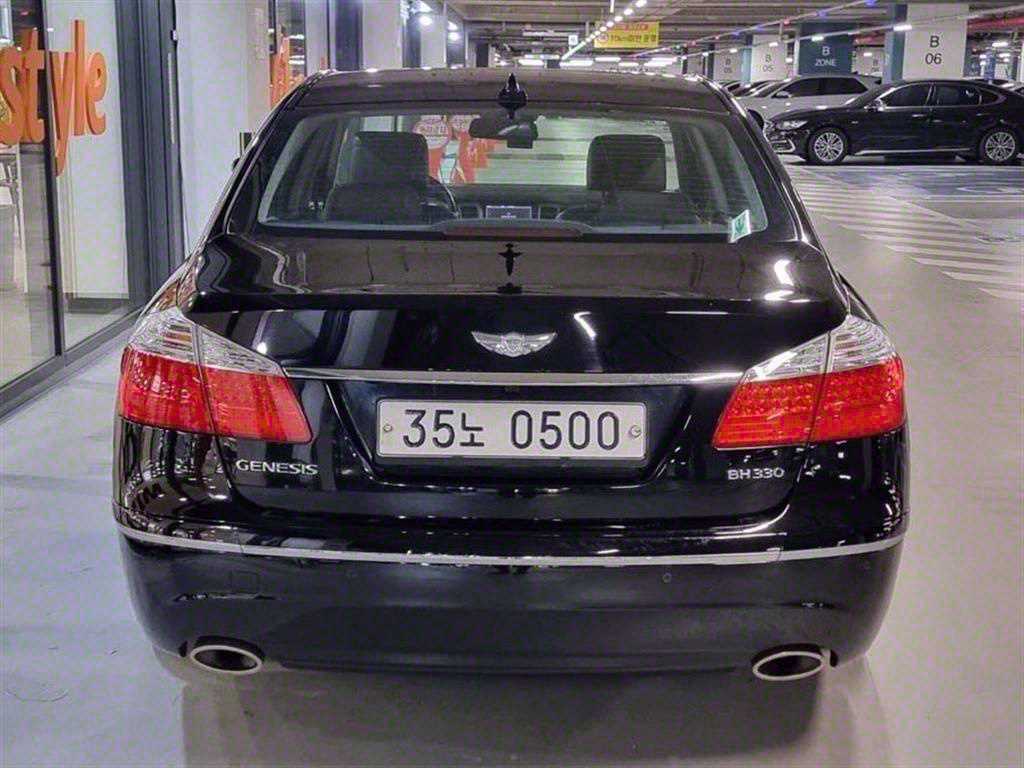 HYUNDAI Genesis - Vista 5