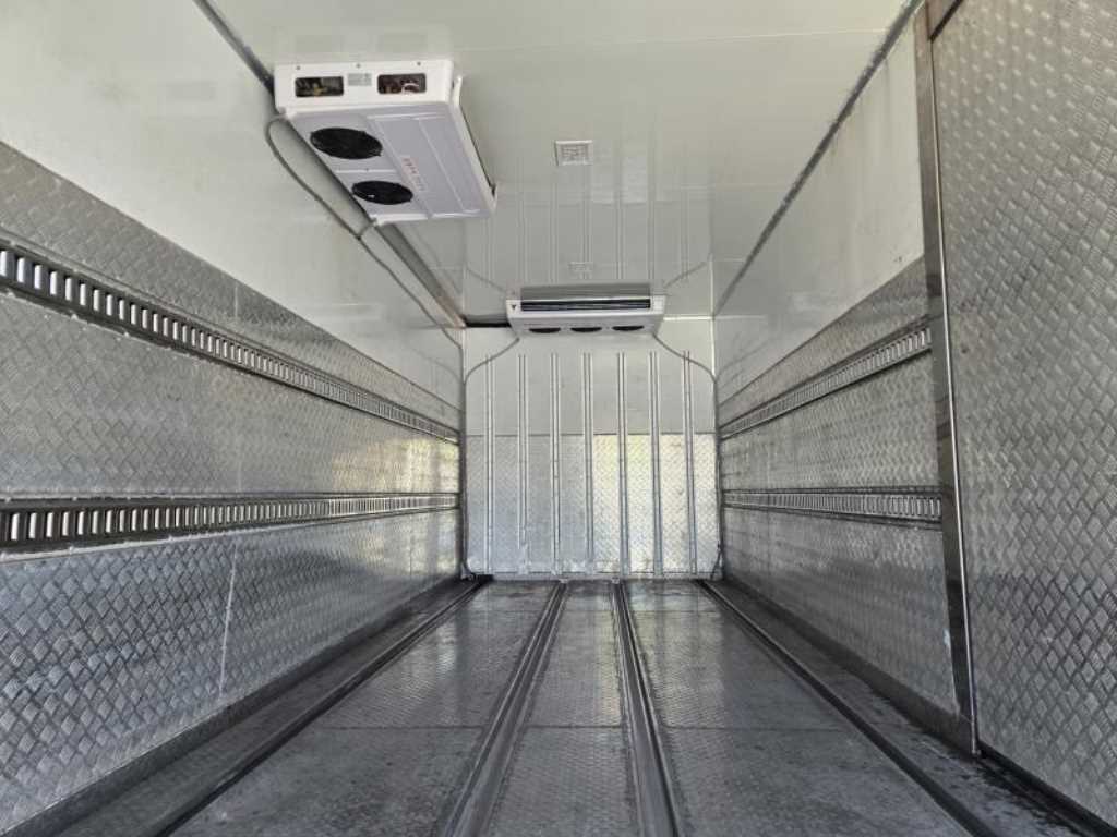 medium and large cargo truck - Vista 7