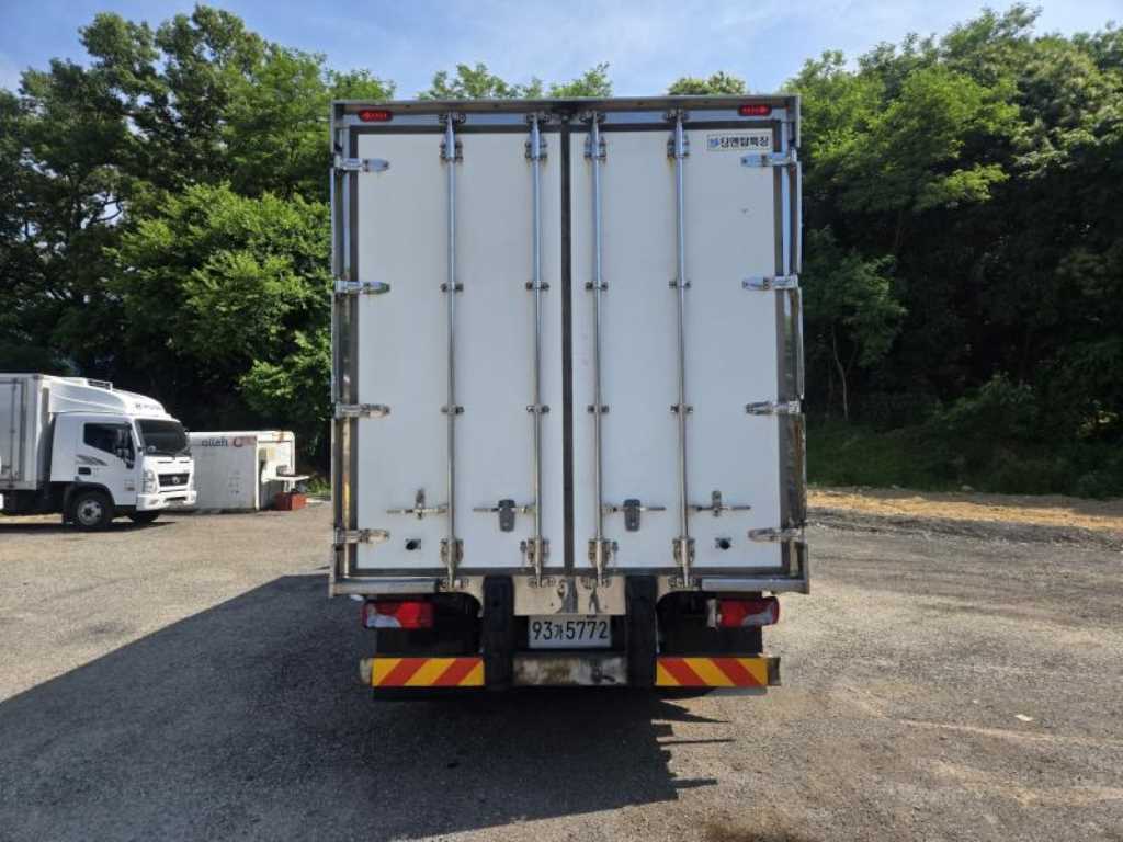 medium and large cargo truck - Vista 6