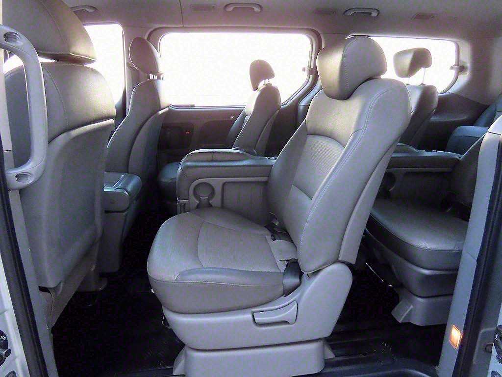 HYUNDAI Starex - Vista 6