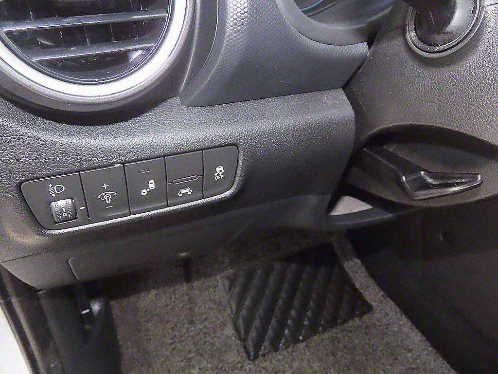 HYUNDAI Kona - Vista 10