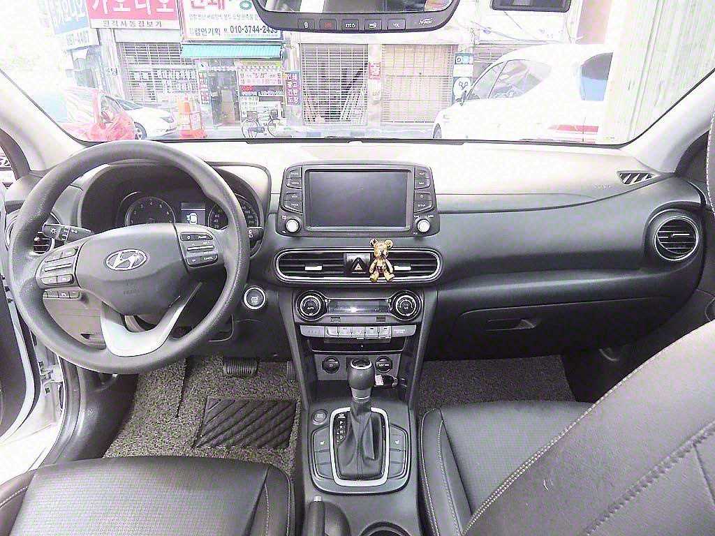 HYUNDAI Kona - Vista 7