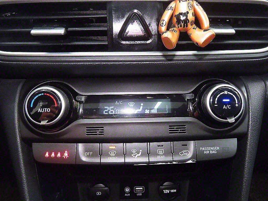 HYUNDAI Kona - Vista 12