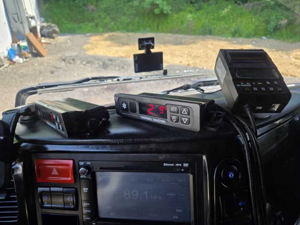 medium and large cargo truck - Vista 11