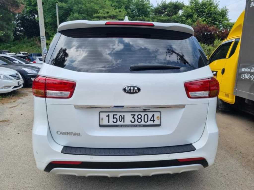 KIA Carnival - Vista 6