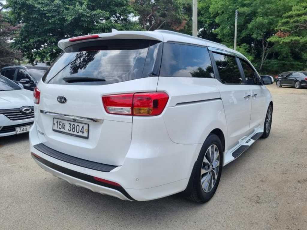 KIA Carnival - Vista 4