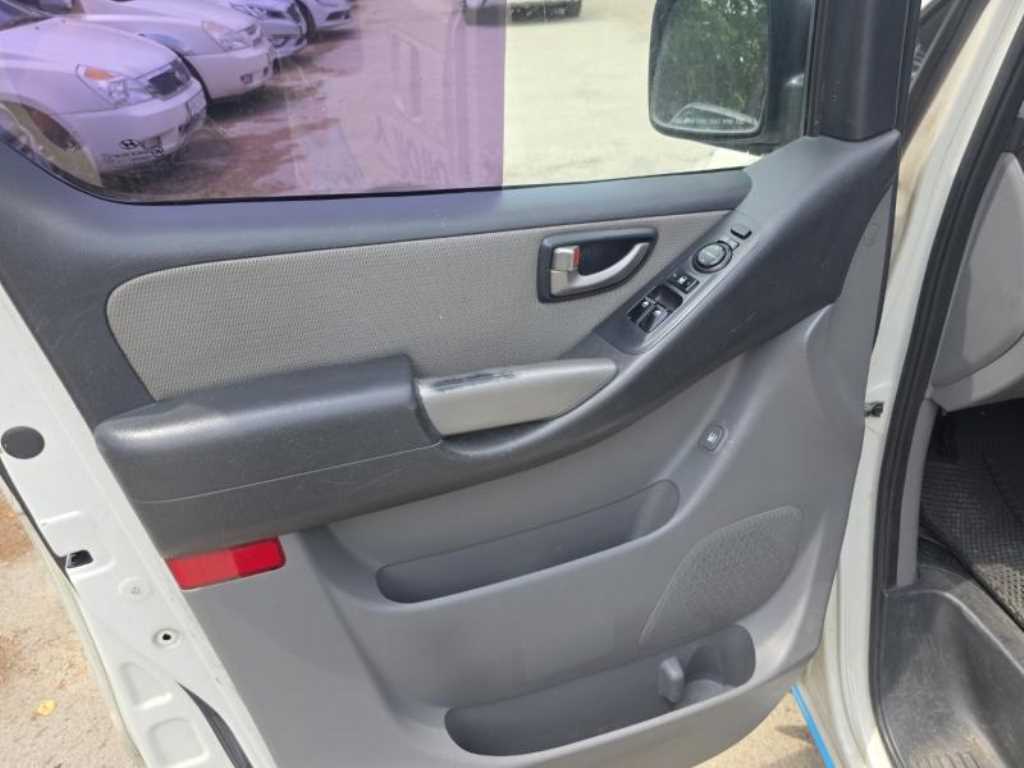 HYUNDAI Starex - Vista 9