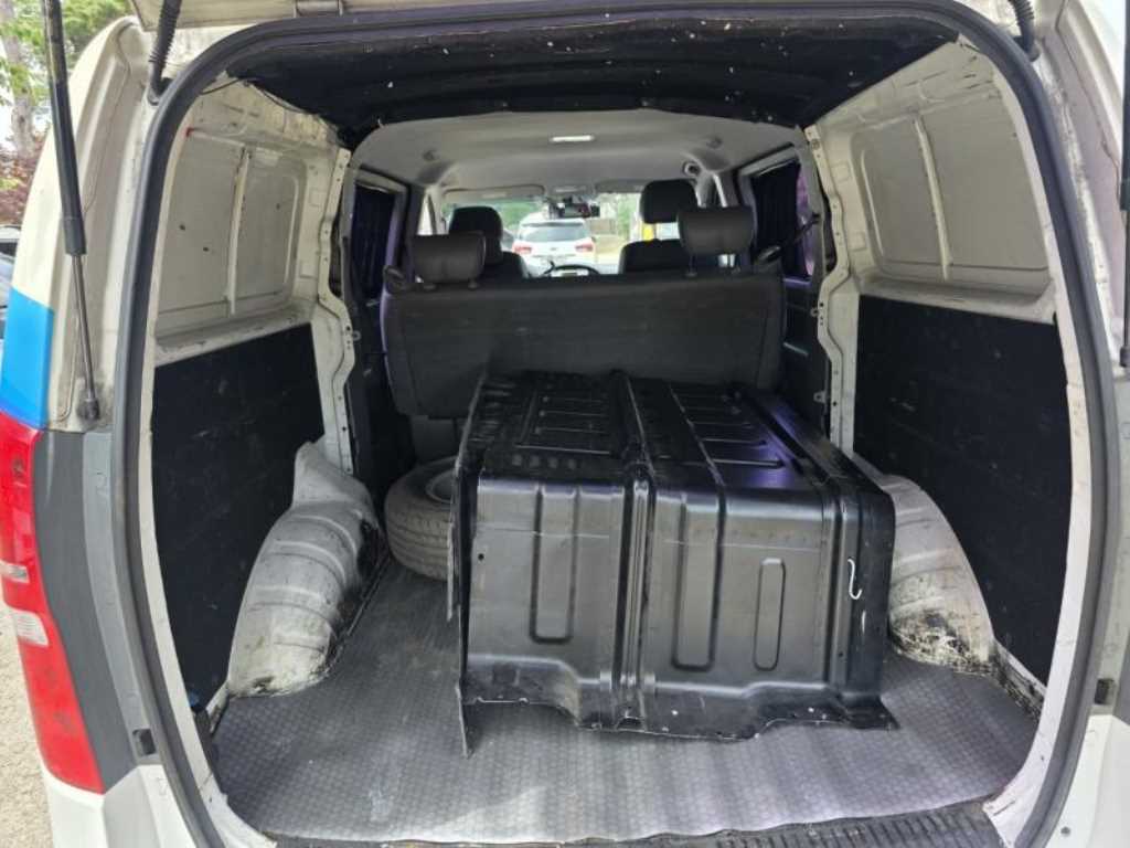 HYUNDAI Starex - Vista 11