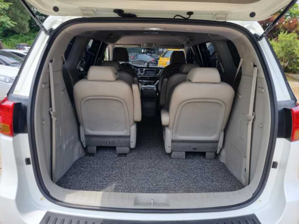 KIA Carnival - Vista 9