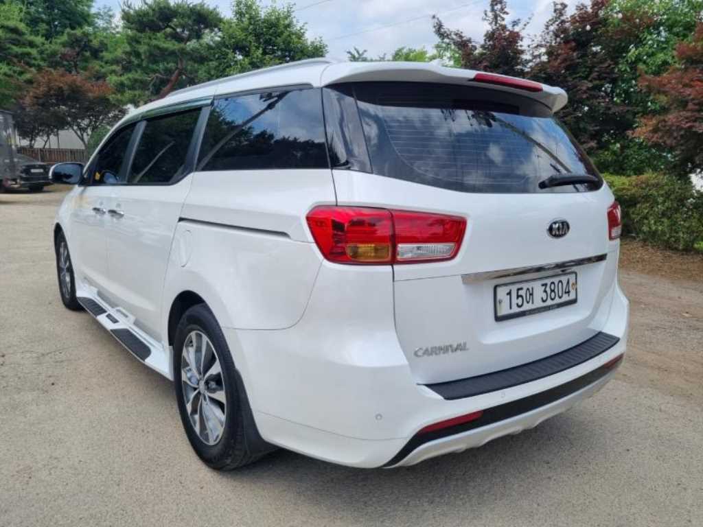 KIA Carnival - Vista 5