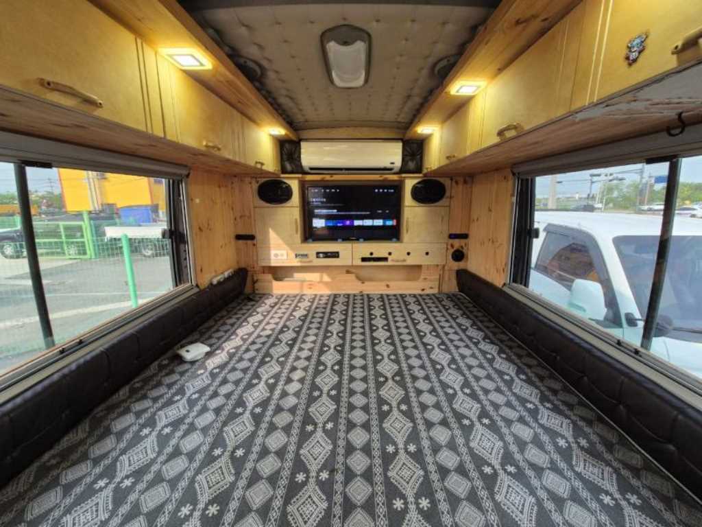 medium and large bus Hyundai bus - Vista 8