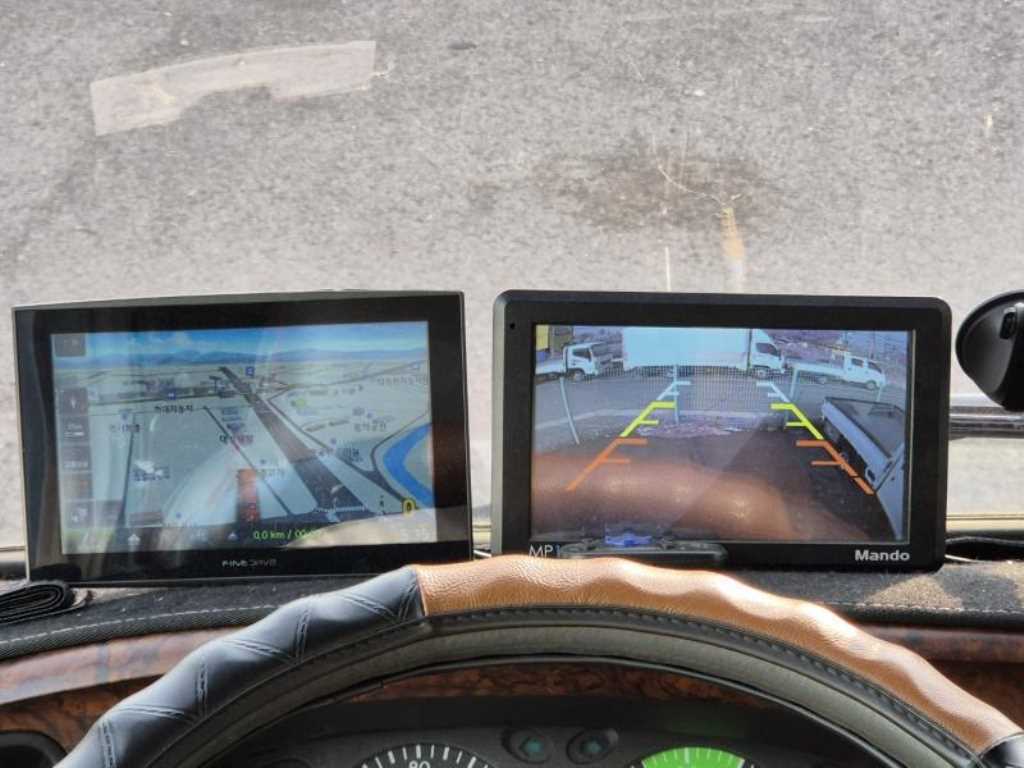 medium and large bus Hyundai bus - Vista 7