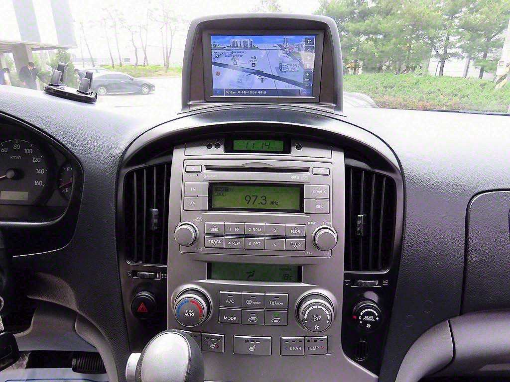 HYUNDAI Starex - Vista 6