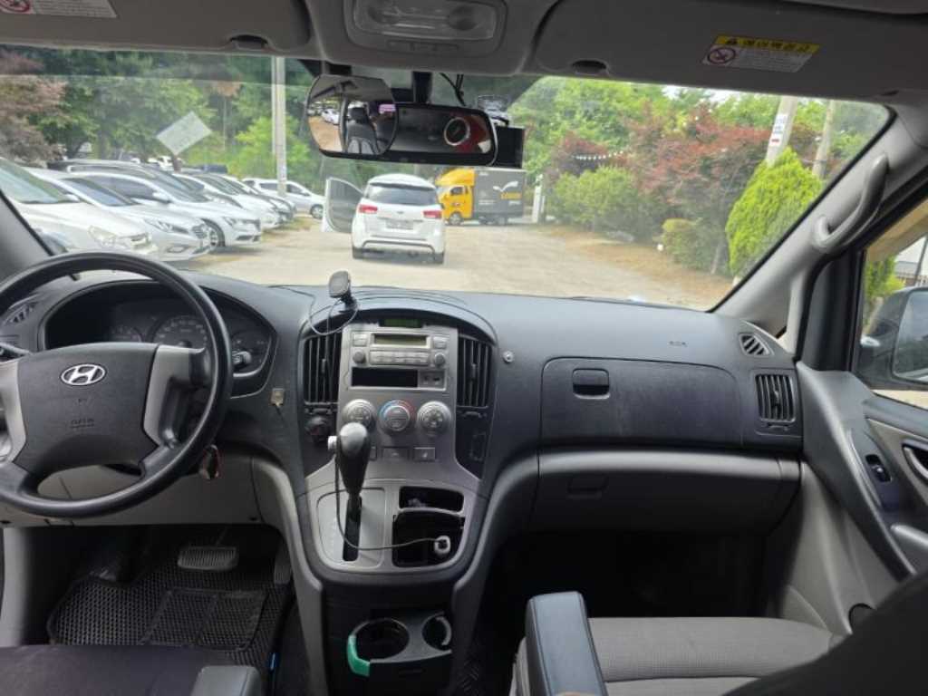 HYUNDAI Starex - Vista 10