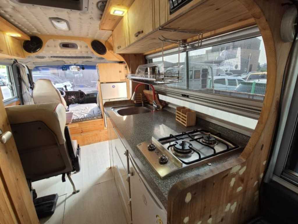 medium and large bus Hyundai bus - Vista 12