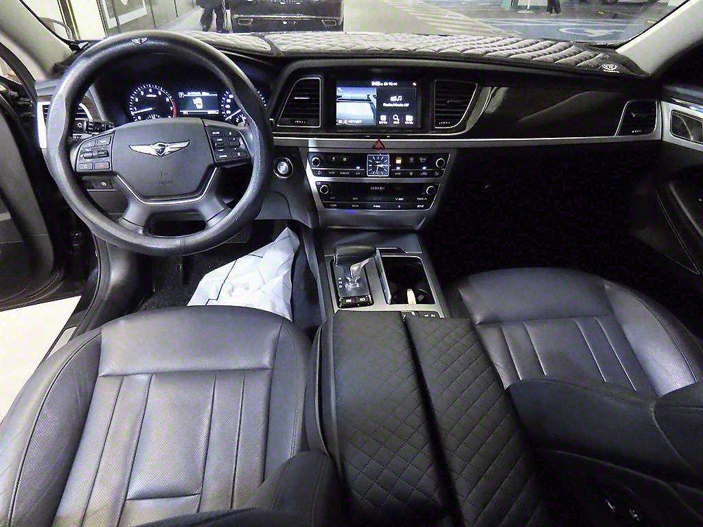 Genesis G80 - Vista 10