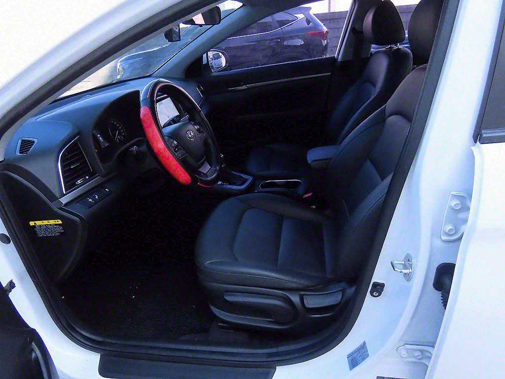 HYUNDAI Avante - Vista 5