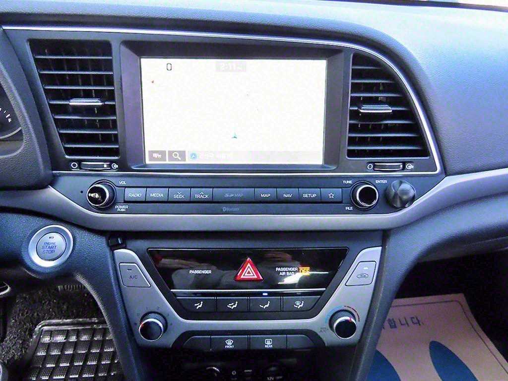 HYUNDAI Avante 2018 Blanco - Importación desde Corea - HF Imports Iquique - Foto 13