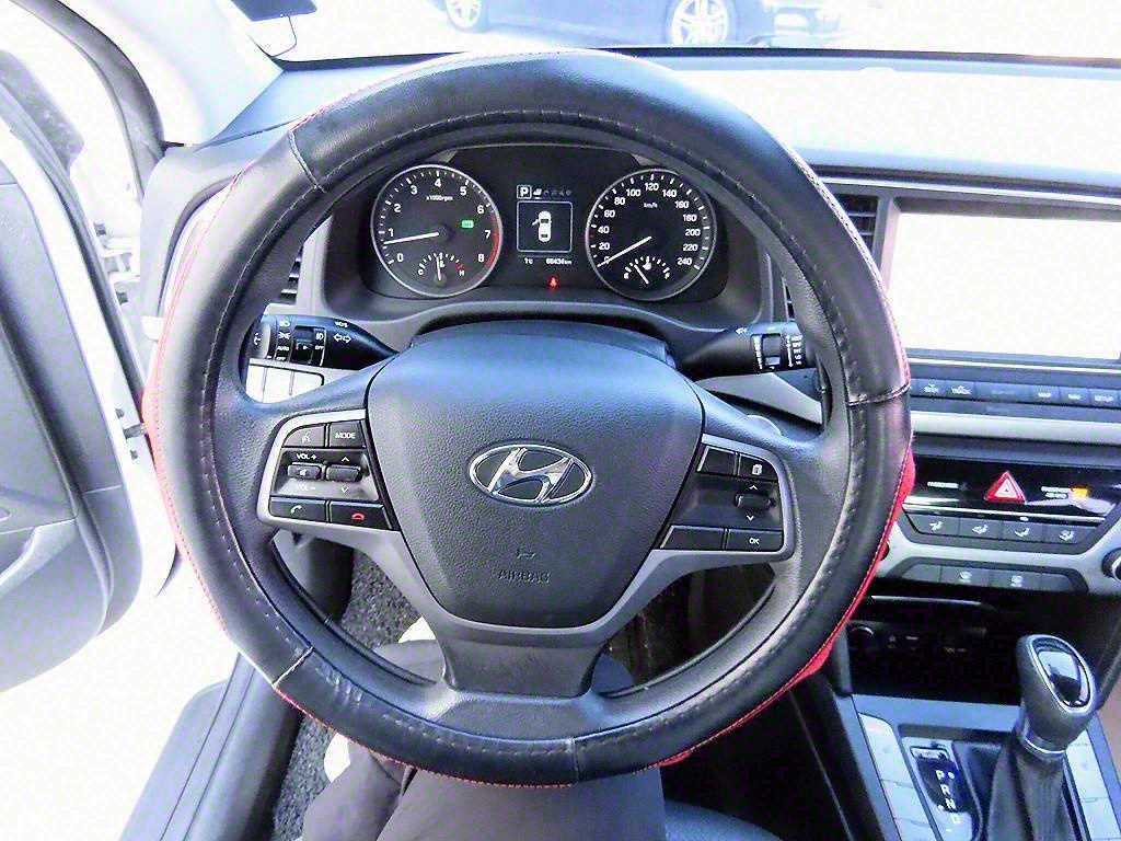 HYUNDAI Avante - Vista 8