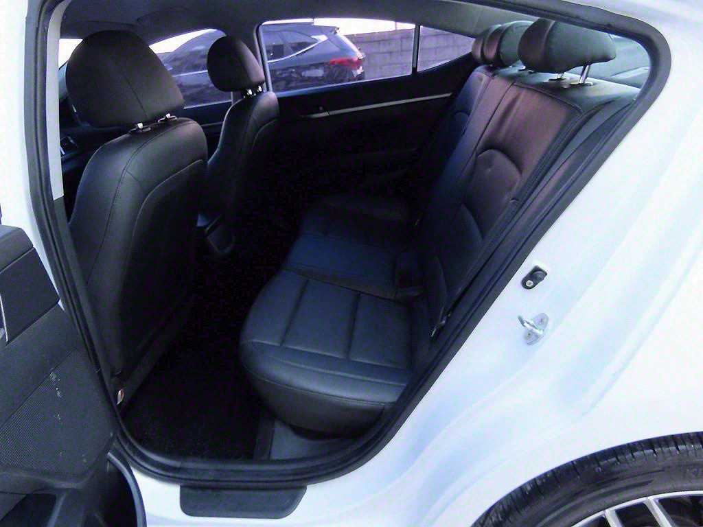 HYUNDAI Avante - Vista 6