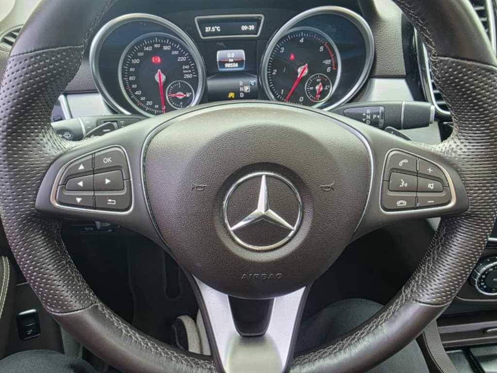 Mercedes Benz GLE Class - Vista 8