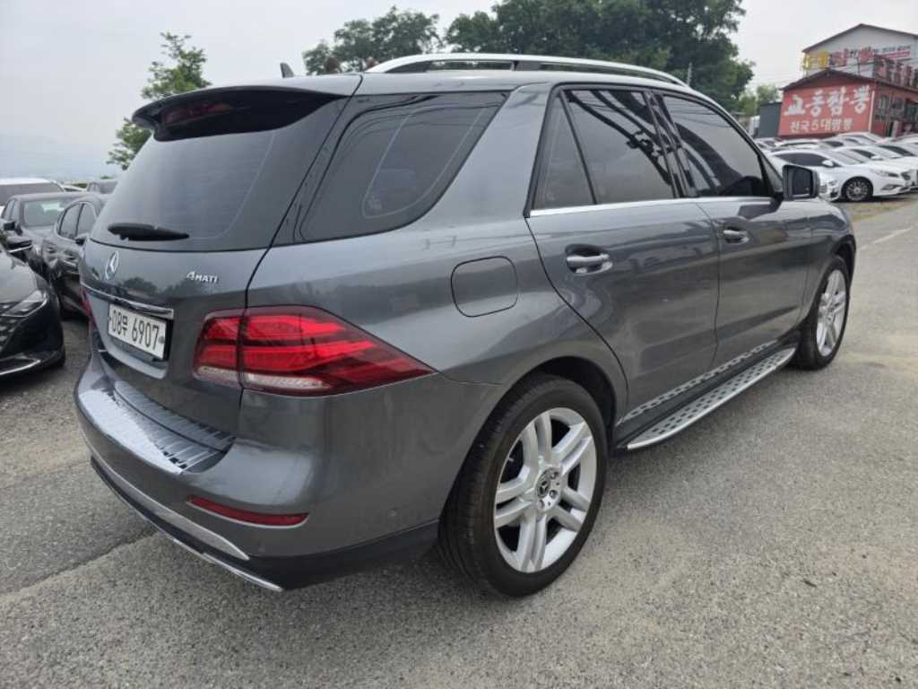 Mercedes Benz GLE Class - Vista 6