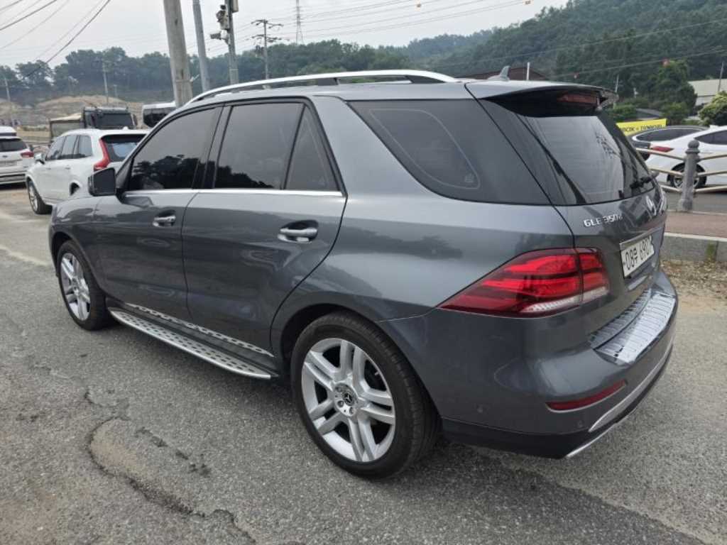 Mercedes Benz GLE Class - Vista 4