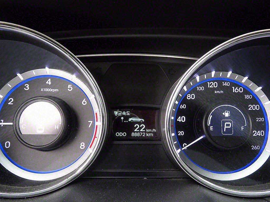 HYUNDAI Sonata - Vista 12