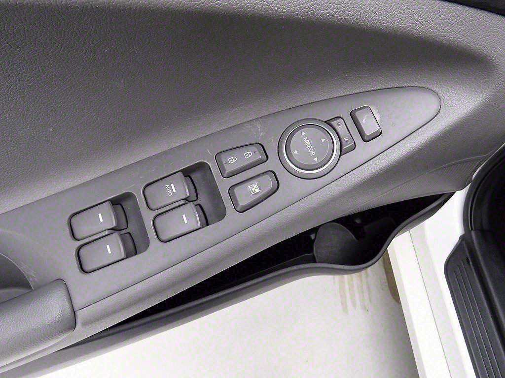 HYUNDAI Sonata - Vista 8