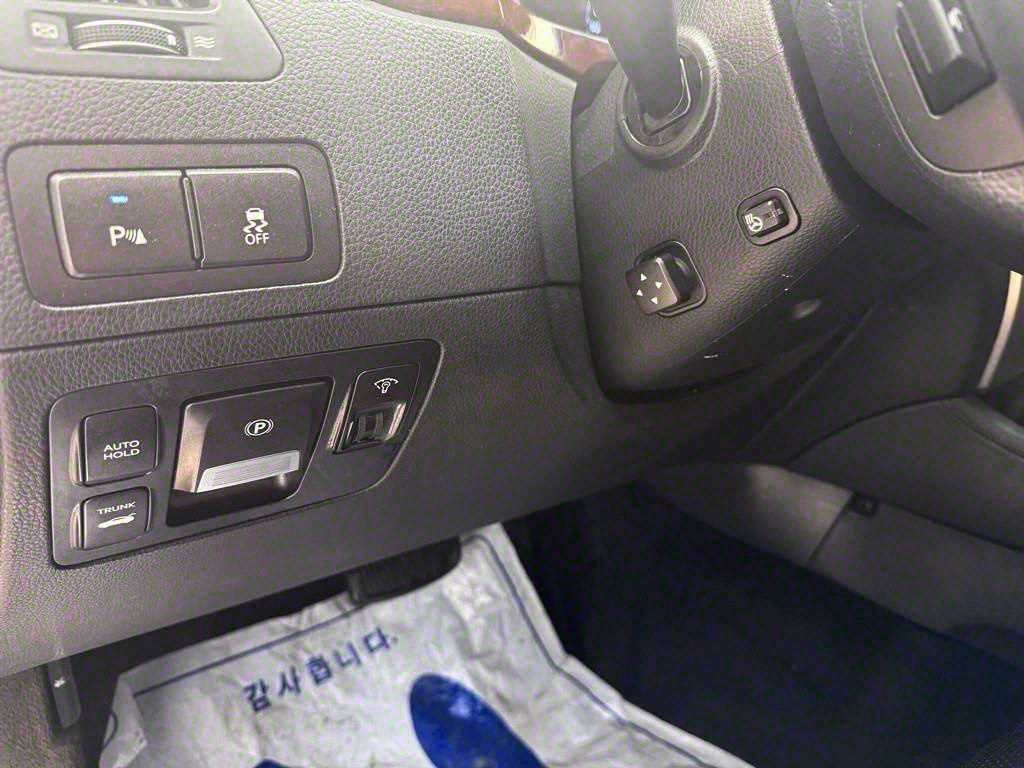 HYUNDAI Equus - Vista 11