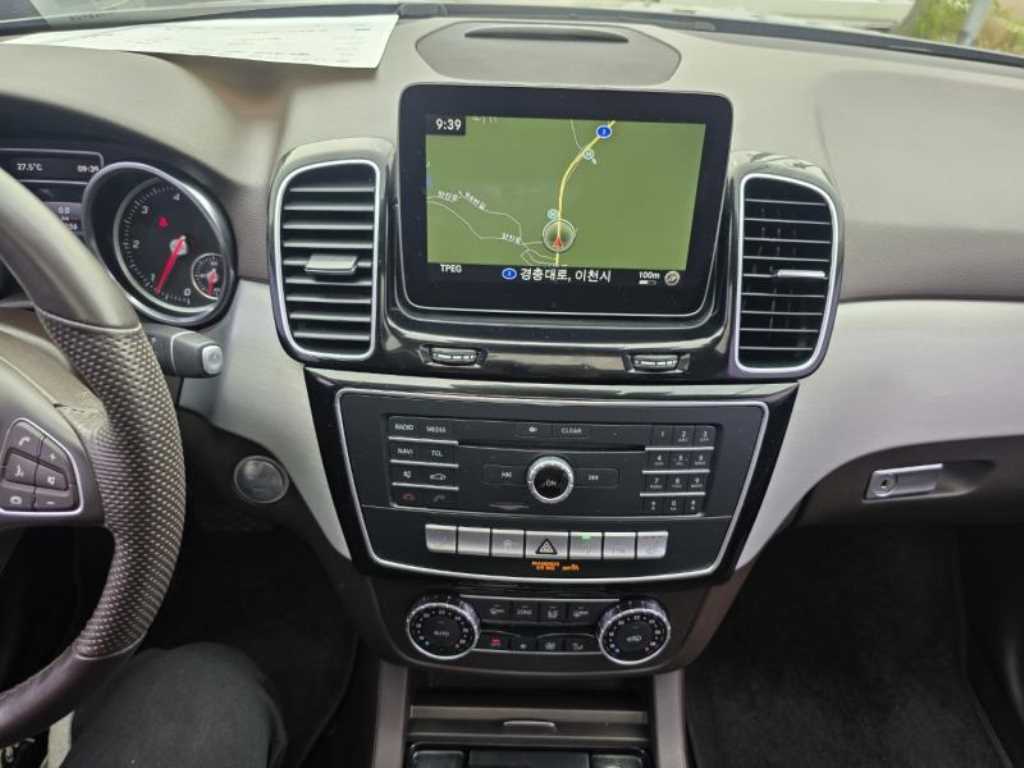 Mercedes Benz GLE Class - Vista 10