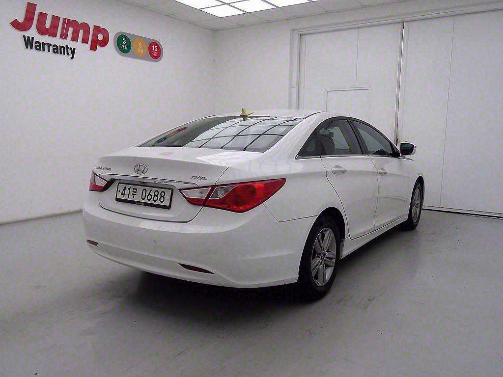 HYUNDAI Sonata - Vista 4