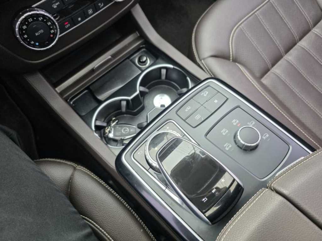 Mercedes Benz GLE Class - Vista 9